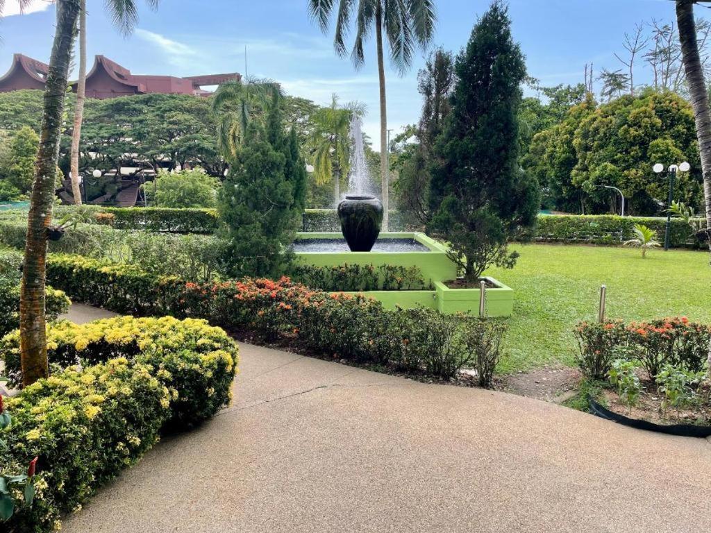 Batu Feringgi Sri Sayang Apartment Kültér fotó